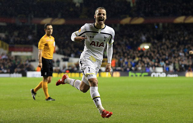 球队在客场打出稳定表现，士气高涨