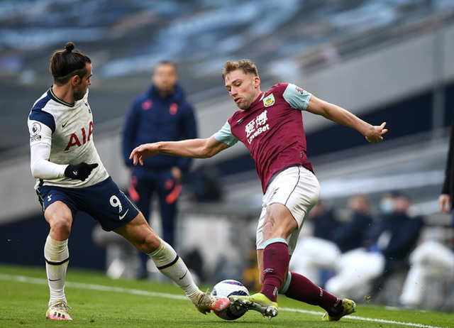 三代校友聚绿茵 上海交大的这一场校友足球赛乐趣多（上海交大三代校友会师绿茵，校友足球赛精彩不断）