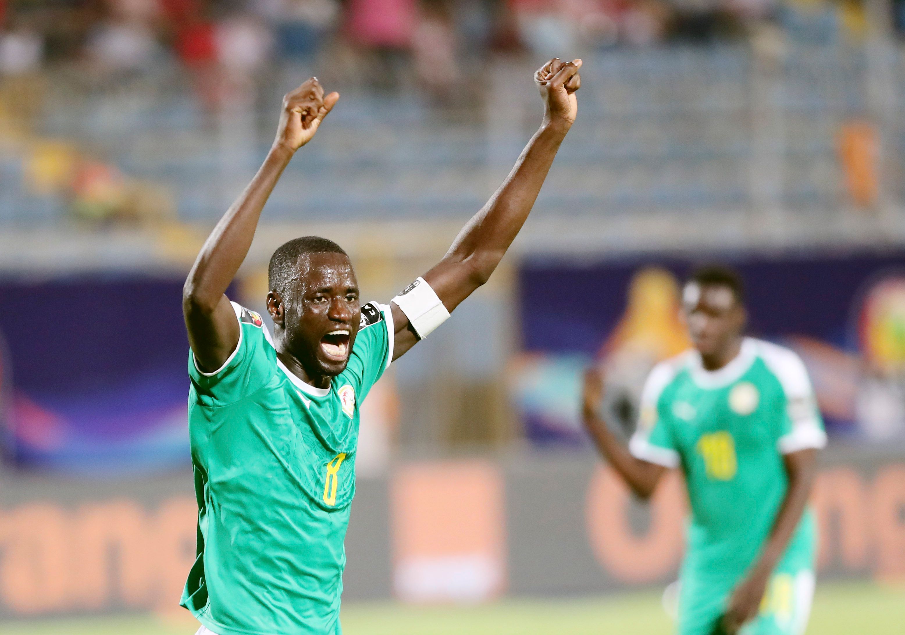 对猛龙跨季10连胜！布伦森35+6三分势不可挡 与场边球迷对喷太经典