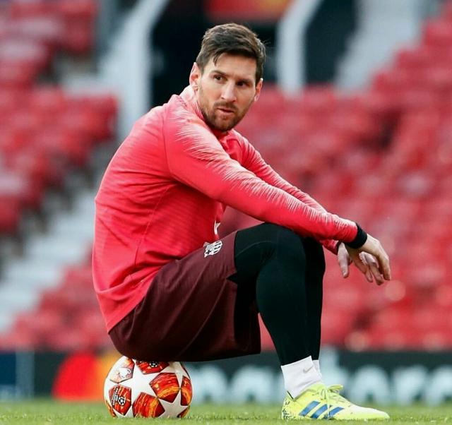 浙江男篮以55-54战胜深圳男篮，约翰逊和兰道夫贡献关键得分，浙江内线优势明显，深圳末节发力缩小分差，但最终惜败。