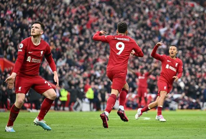 太阳报：B费安慰未登场小将获球迷赞赏，被贴“领袖”标签（太阳报：B费安慰未出场小将获球迷力赞，被称为“领袖”）