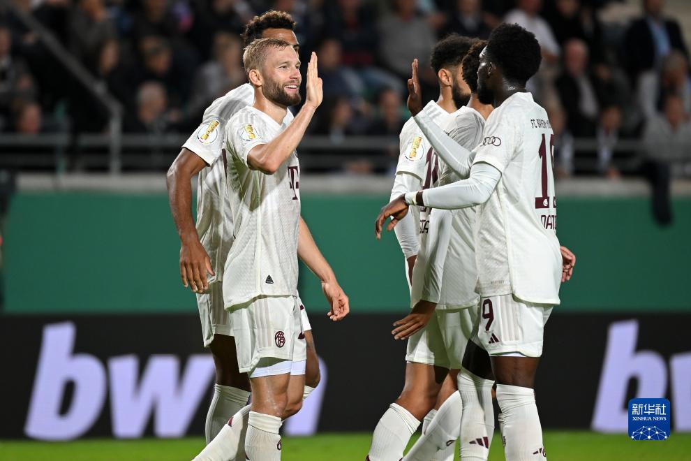 马丁内斯谈C罗肘击被罚下：那不是暴力行为，而是对挑衅的反应