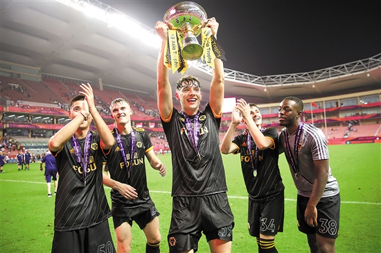 又伤了，对阵柏林联合时帕夫洛维奇的左大腿出现伤病