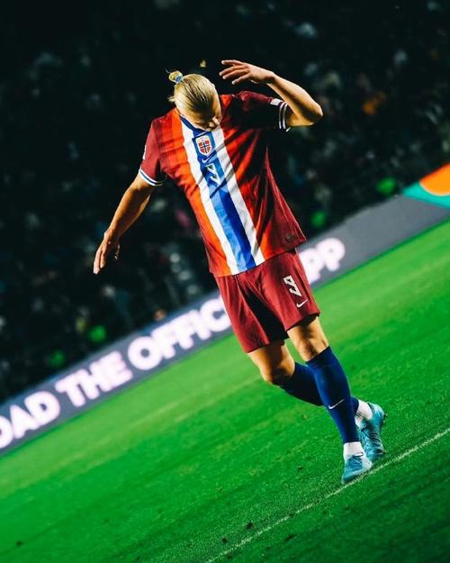 欧冠周最佳球员评选：奥斯梅恩、福登、梅里诺、福布斯