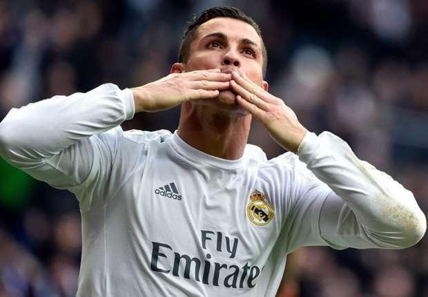 小孔塞桑被换下情绪激动不是因为斯帕莱蒂，是因摄影师险些绊倒他