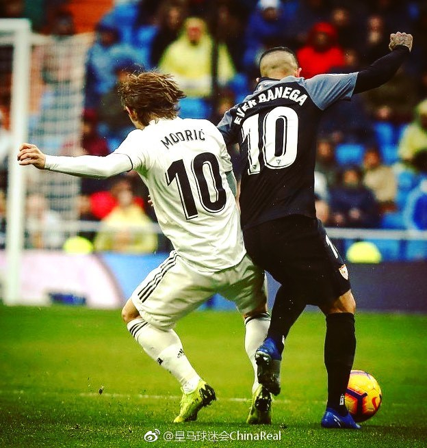 荷兰队官方：小克鲁伊维特因伤离开国家队（荷兰队官宣：小克鲁伊维特因伤退出国家队）