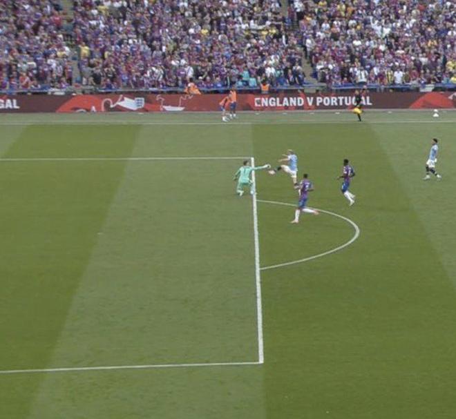 神锋！小蜜蜂前锋蒂亚戈再演梅开二度，联赛13场进11球