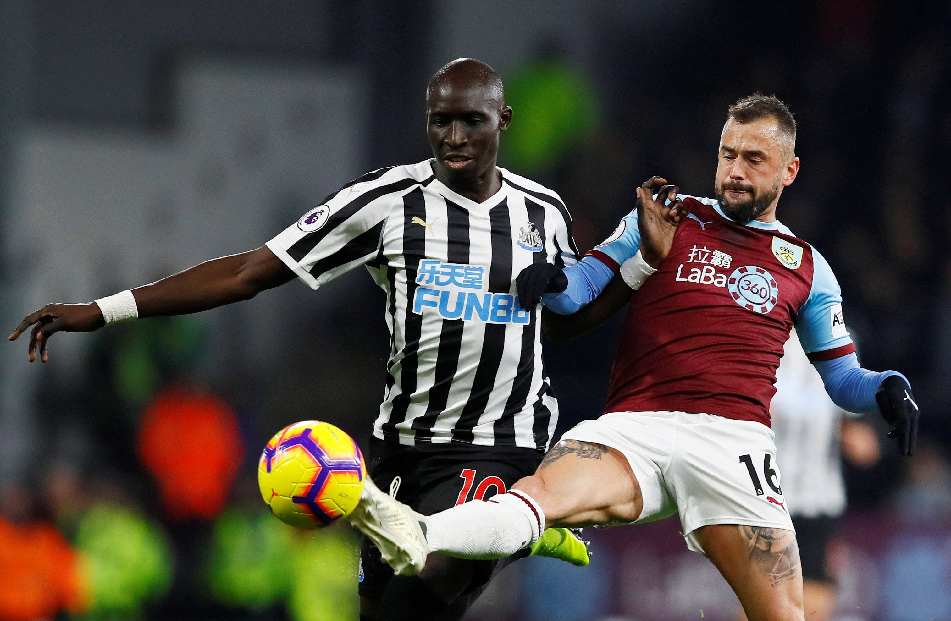 英超积分榜：枪手曼城维拉排名前三，水晶宫获胜升至第四，