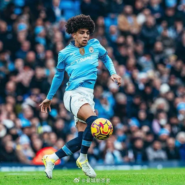 中超：上海海港主场4-1大胜深圳