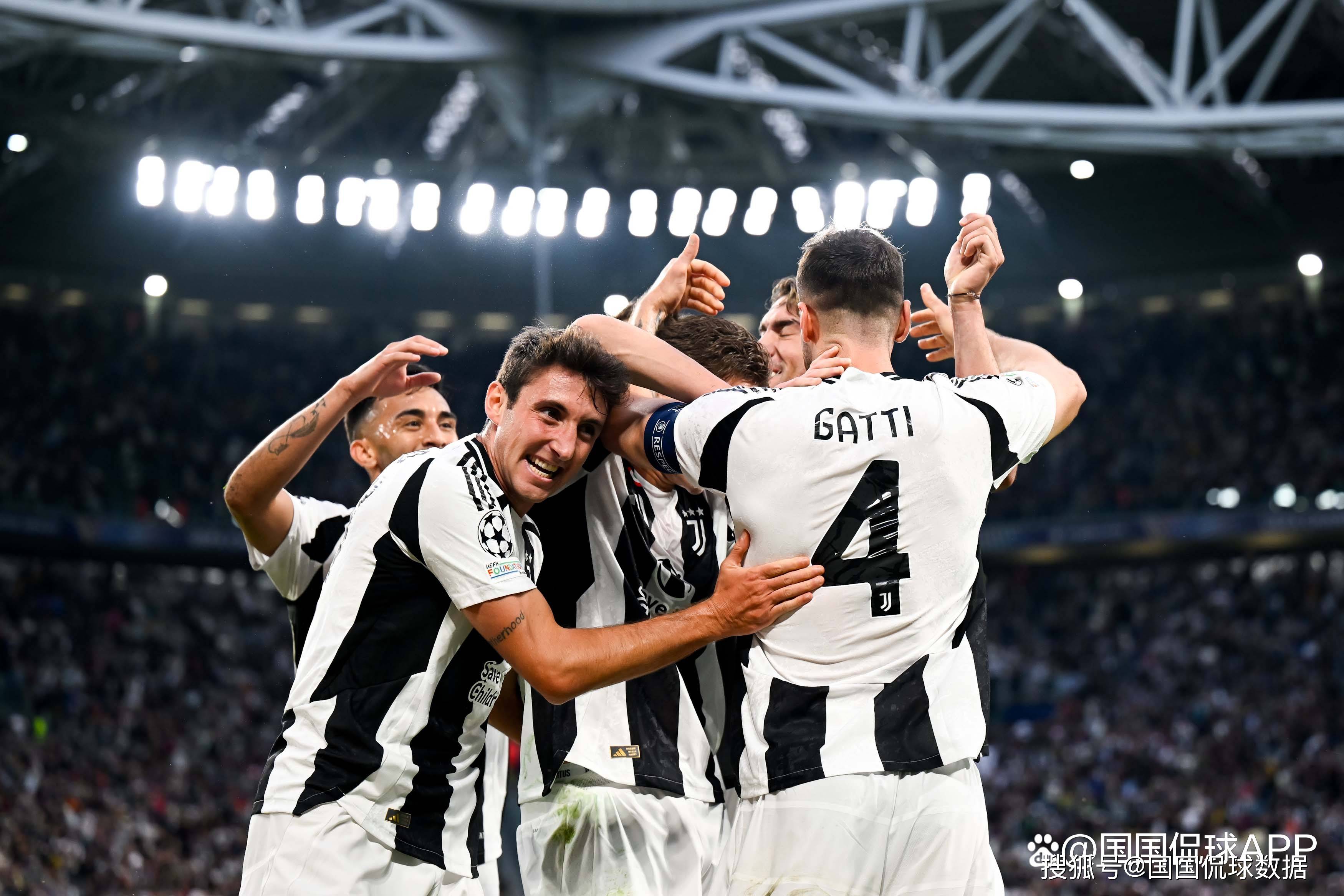 足球欧冠历史纪录被打破，网友：见证传奇（欧冠纪录被刷新，网友：亲眼见证传奇）