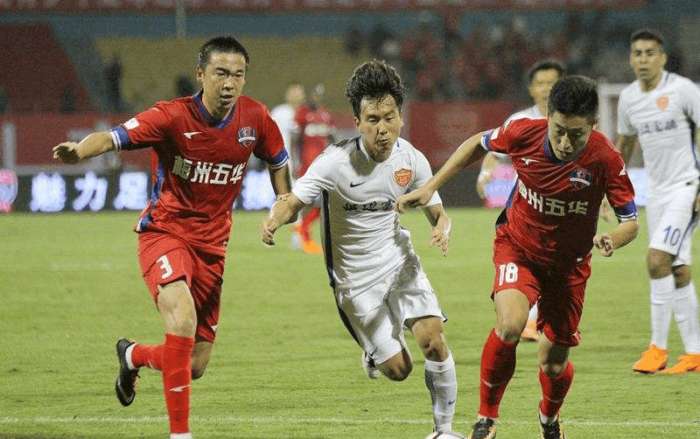 成都1-2河南赛中，阿奇姆彭遭看台球迷竖中指+骂黑鬼