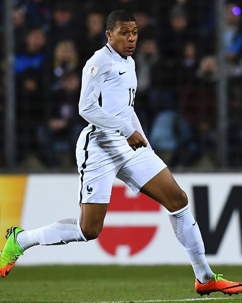 朴智星：弗爵爷擅长在更衣室使用“吹风机”，我不适合当教练（朴智星：弗格森更衣室“吹风机”威力十足，我并不适合执教）